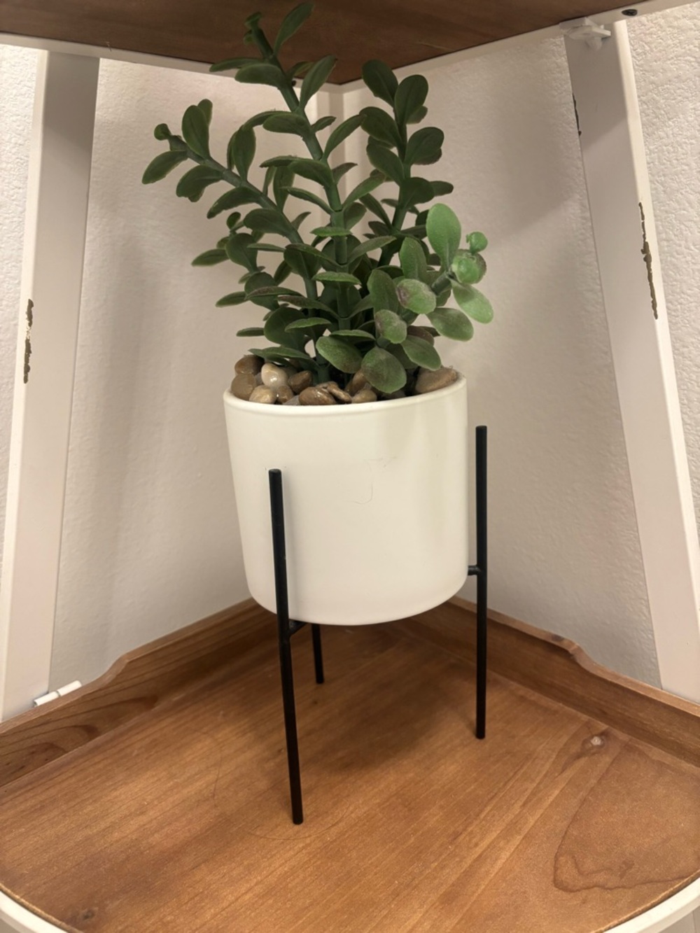 Faux Plant im modern white ceramic planter